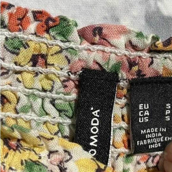 ✨3 for $20✨Vero Moda Skirt Small - Picture 4 of 7